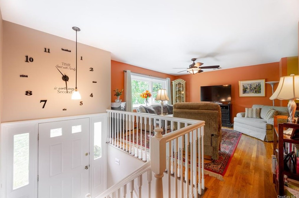 9 Sturr Ln, Florida, NY 10921