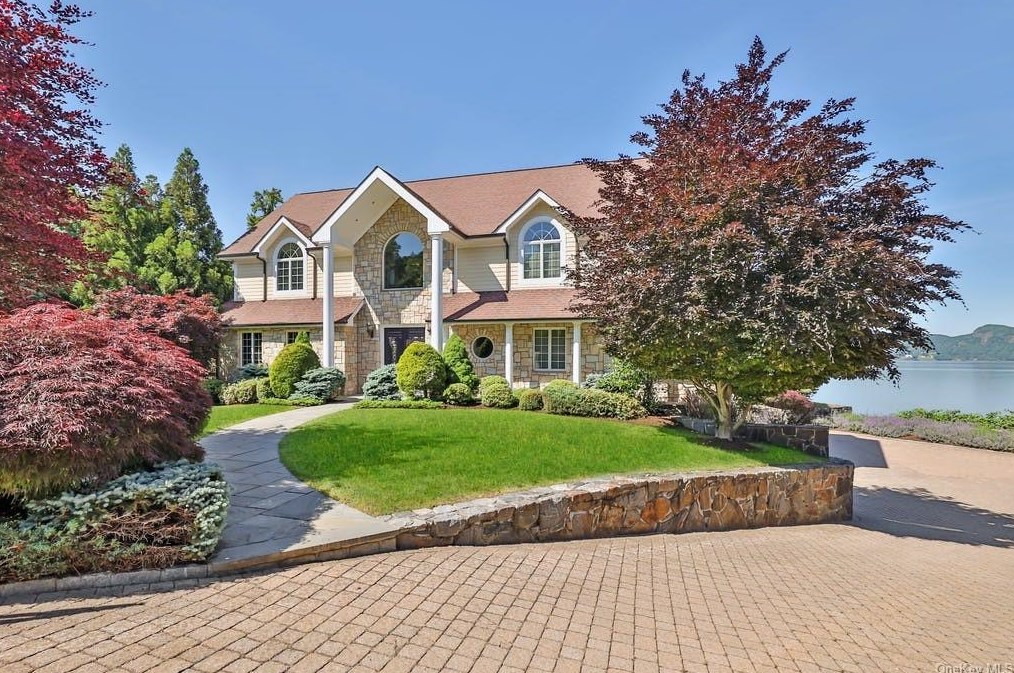 28 Country Club Ln S, Briarcliff, NY 10510