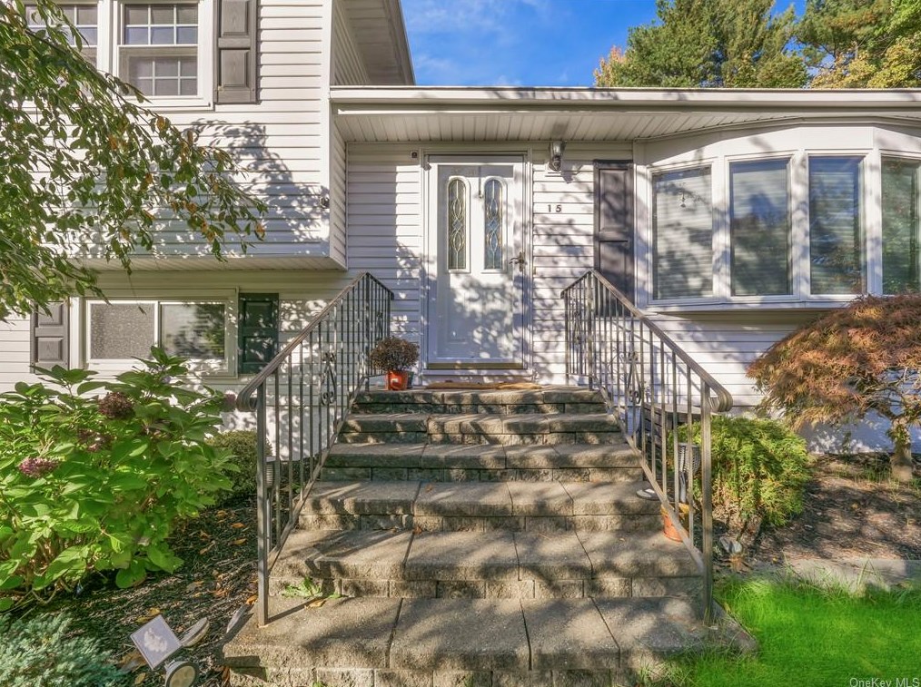 15 Champ Ave, Chestnut Ridge, NY 10965-1402