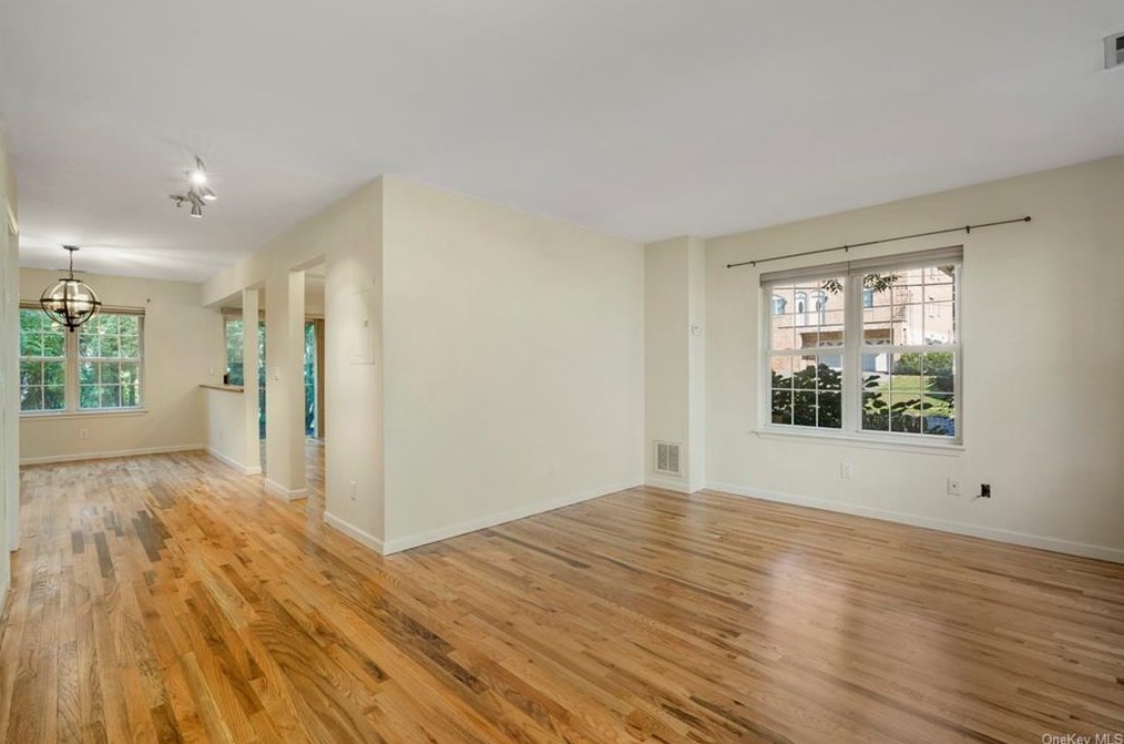 50 Cross St, Yonkers, NY 10708-1219