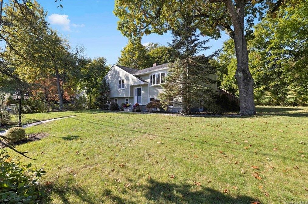 120 Oak Ridge Rd, Pleasantville, NY 10570