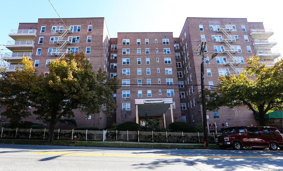 300 Broadway, Yonkers, NY 10701-2455