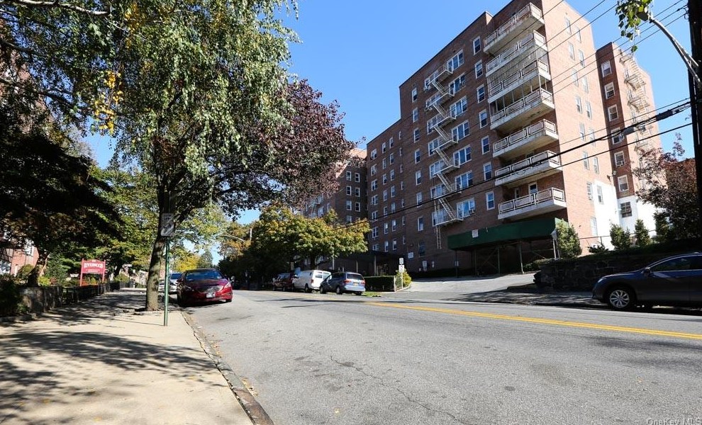 300 Broadway, Yonkers NY  10701-2455 exterior