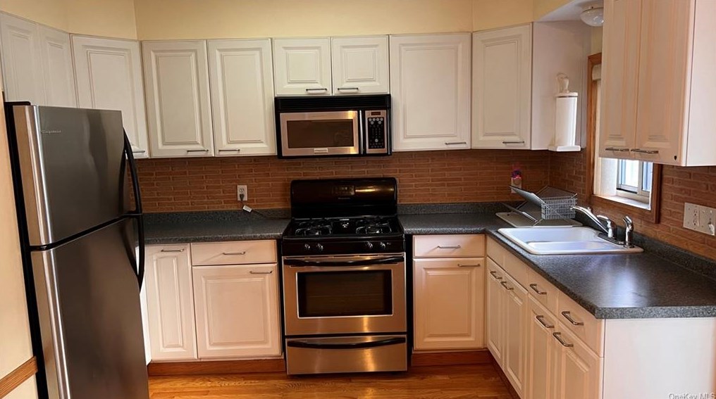 48 Jewel St, Brooklyn, NY 11222-3540