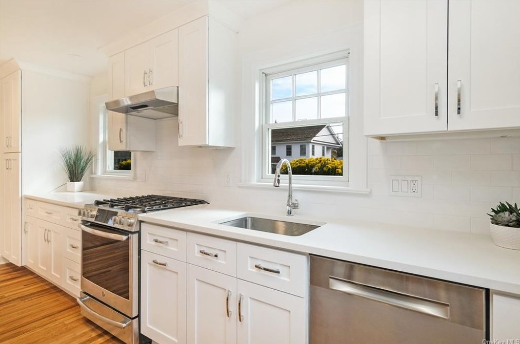 16 Overlook Pl, Rye NY  10580-3418 exterior