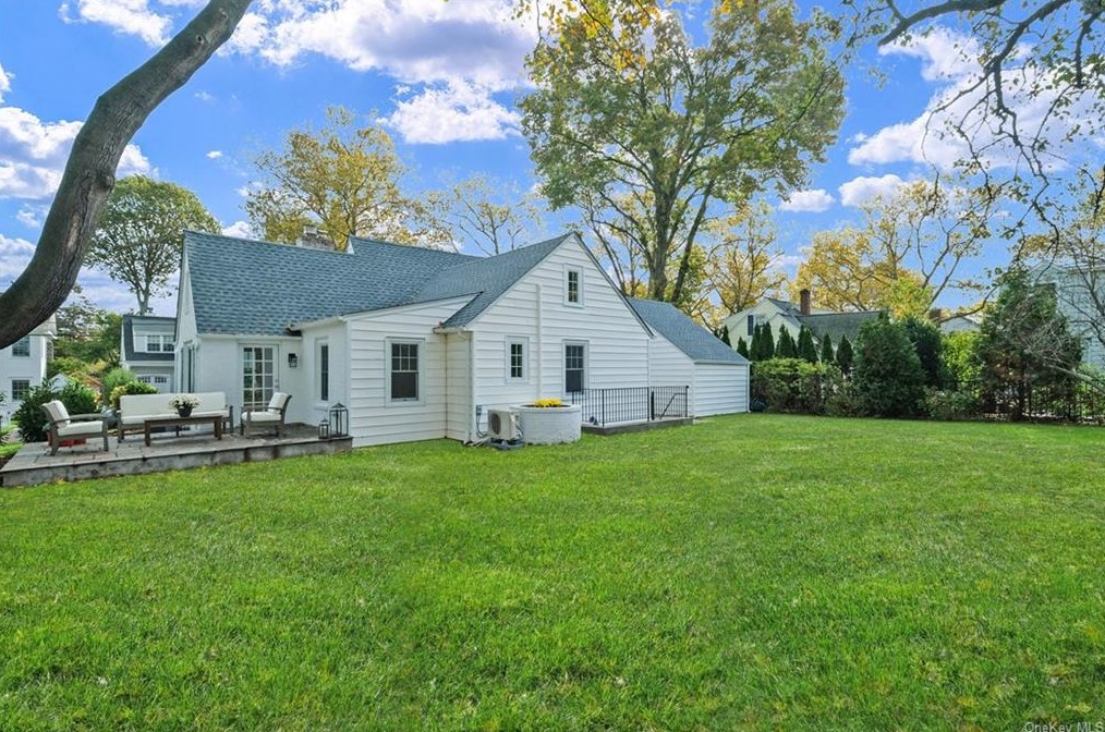 16 Overlook Pl, Rye, NY 10580