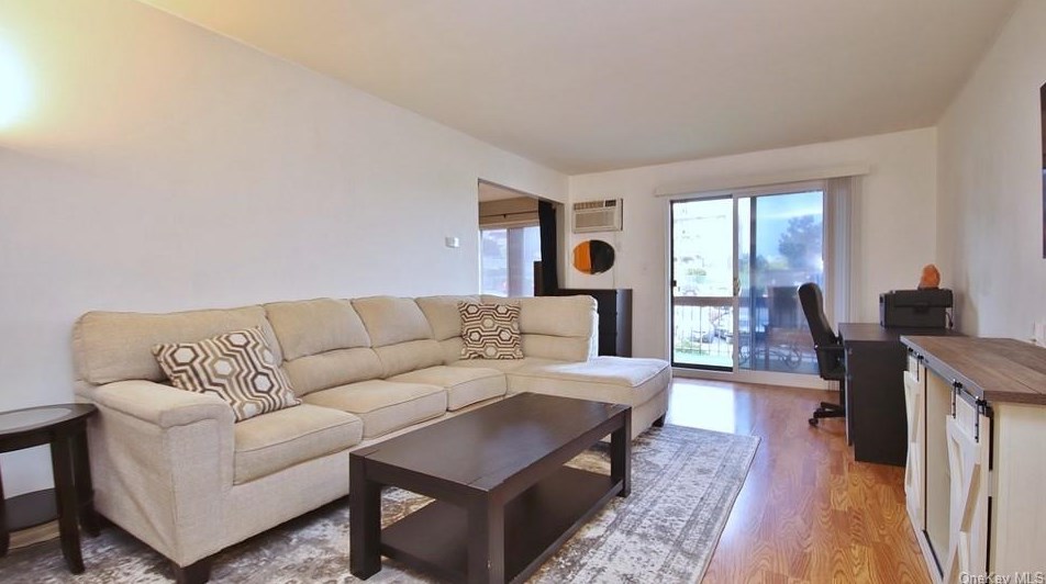 223 Country Club Ln, Mount Ivy, NY 10970