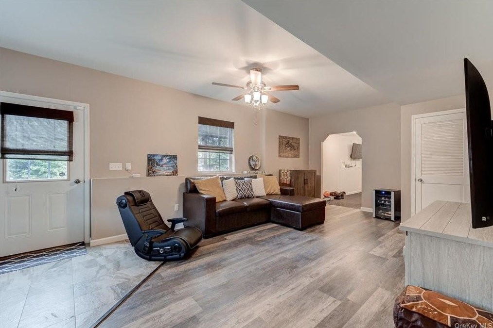 6 Allyson Ct, Goshen NY  10924-5513 exterior