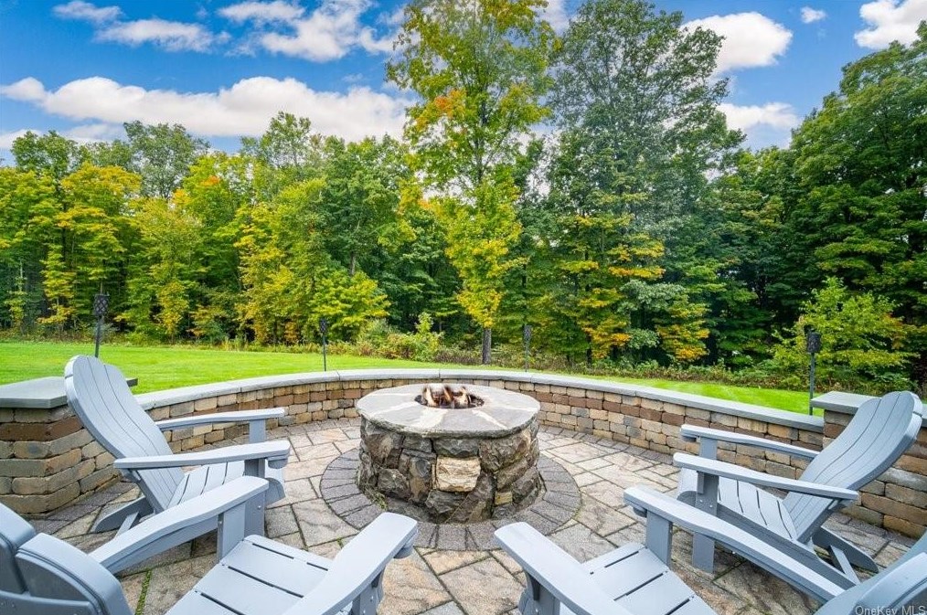 6 Allyson Ct, Goshen NY  10924-5513 exterior