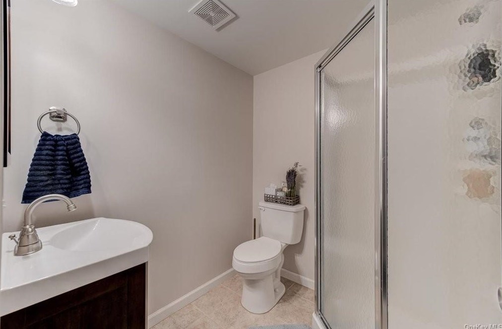 6 Allyson Ct, Goshen NY  10924-5513 exterior