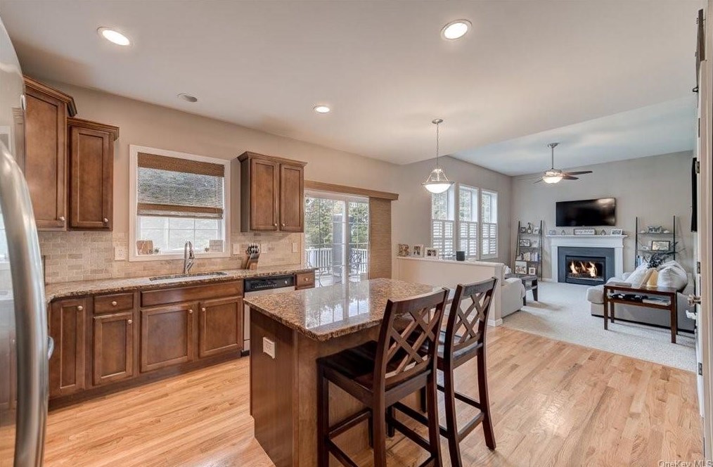 6 Allyson Ct, Goshen NY  10924-5513 exterior