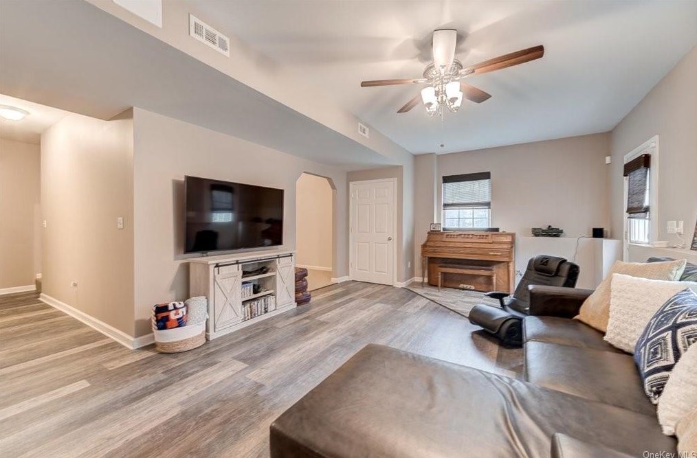 6 Allyson Ct, Goshen NY  10924-5513 exterior