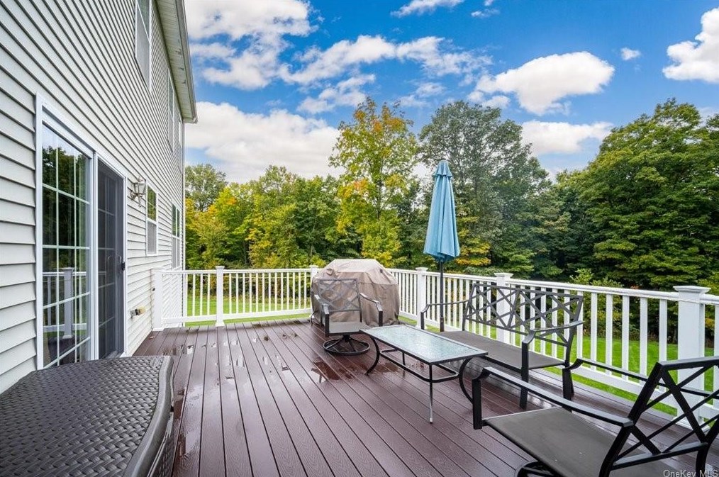 6 Allyson Ct, Goshen NY  10924-5513 exterior