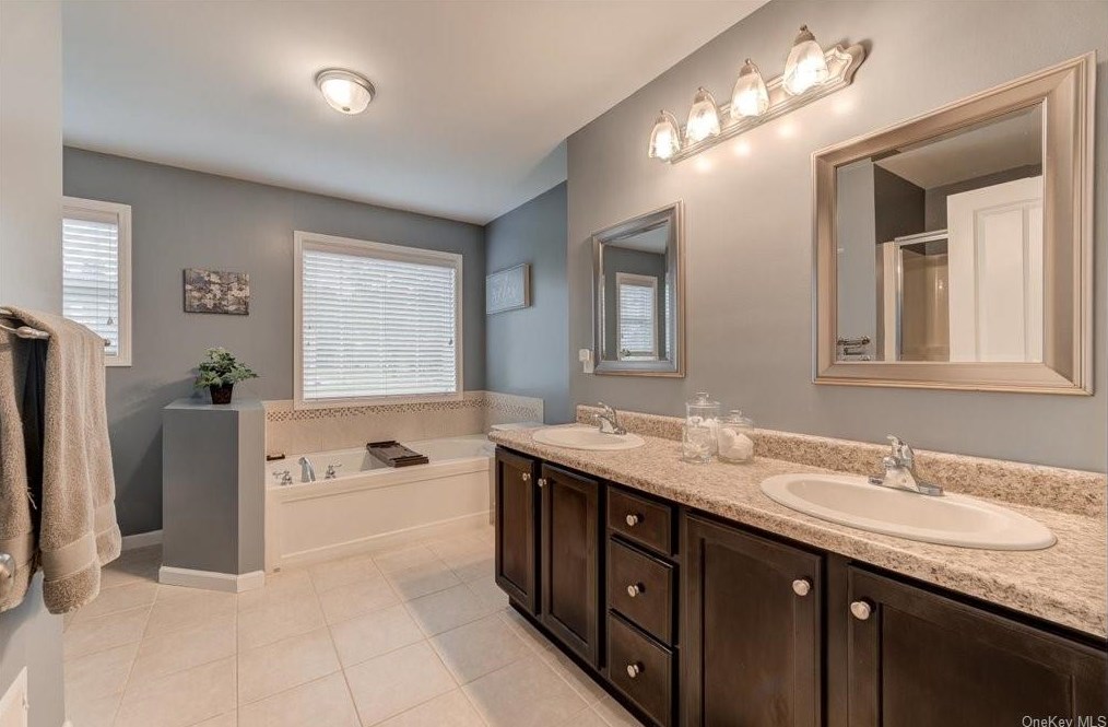 6 Allyson Ct, Goshen NY  10924-5513 exterior