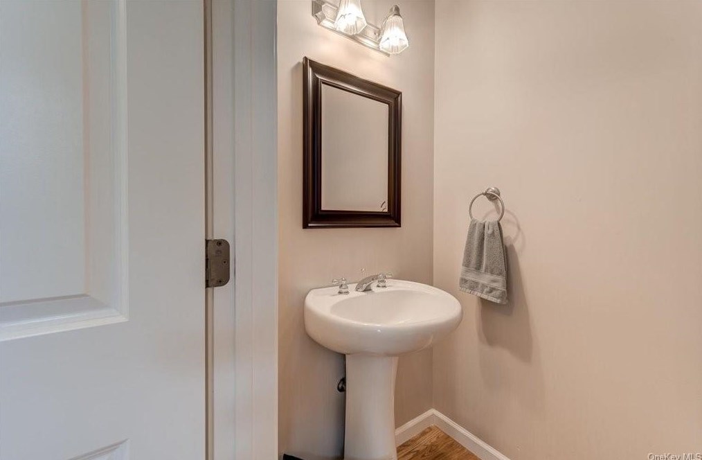 6 Allyson Ct, Goshen NY  10924-5513 exterior