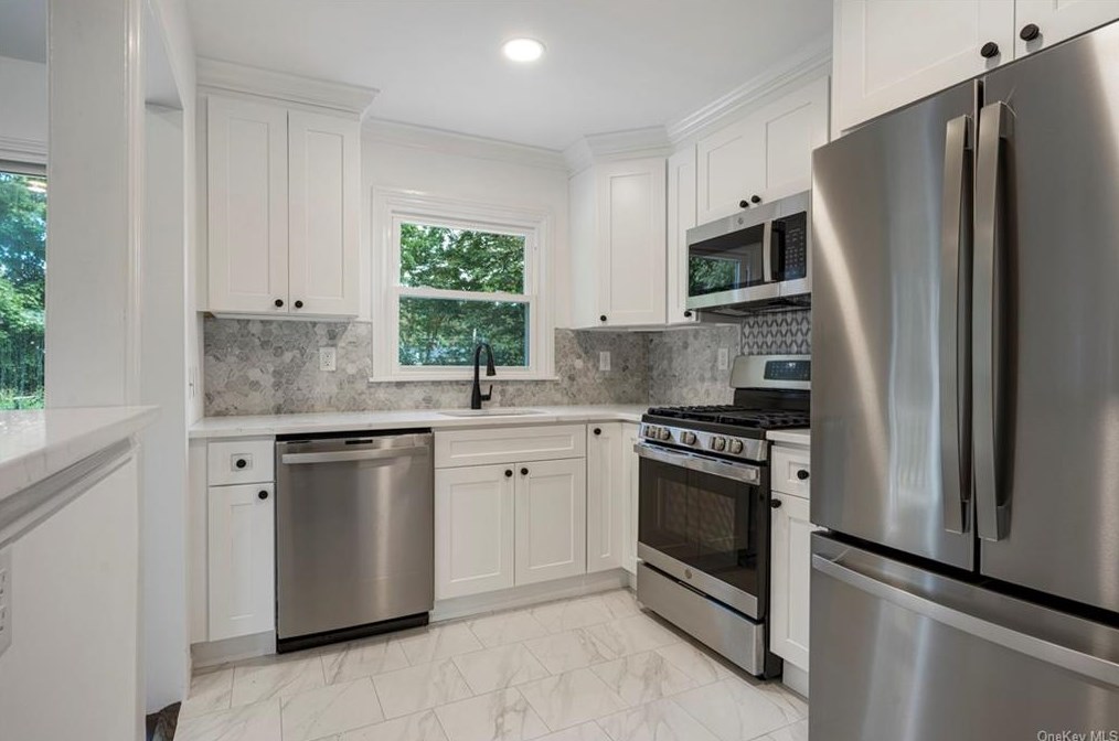 3570 Dane St, Shrub Oak, NY 10588