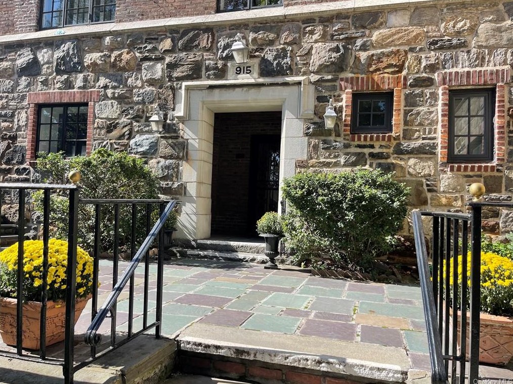 915 Wynnewood Rd #g4, New Rochelle, NY 10803