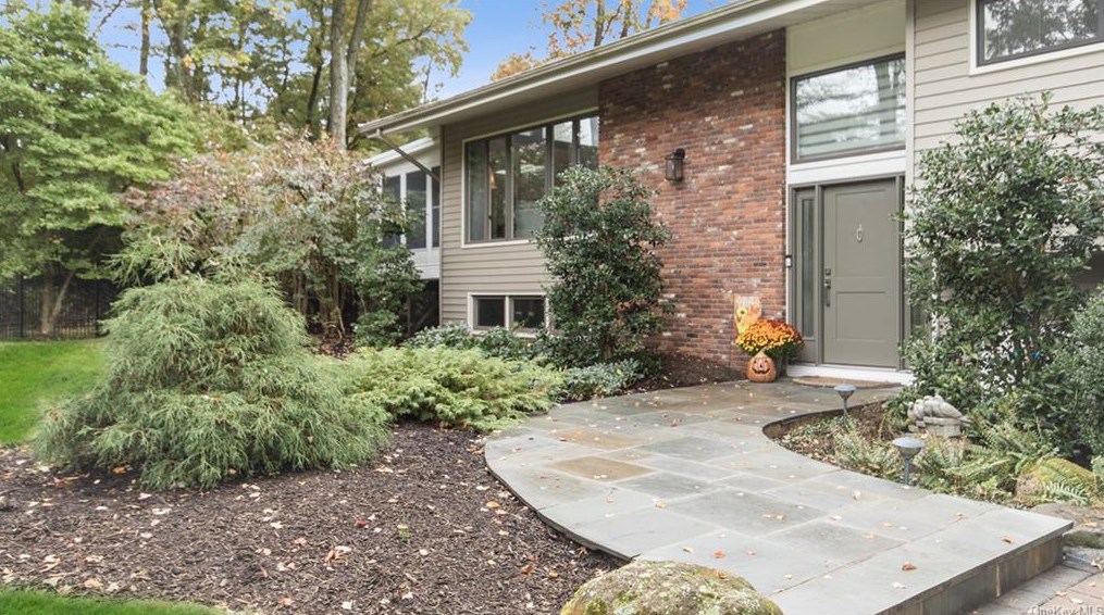 3 Sandstone Trl, New City NY  10956-5711 exterior