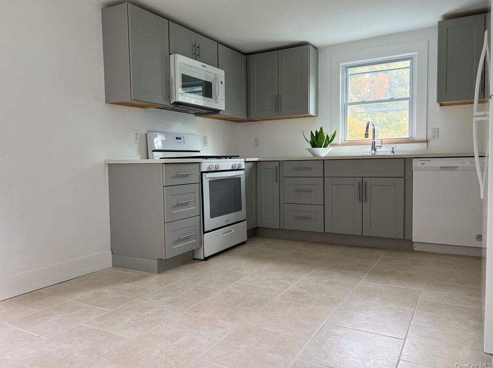 126 Overlook Rd, Poughkeepsie NY  12603-6200 exterior