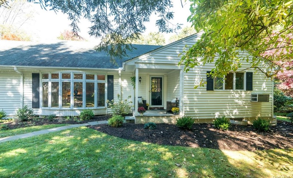 11 High Point Cir, Chappaqua, NY 10514