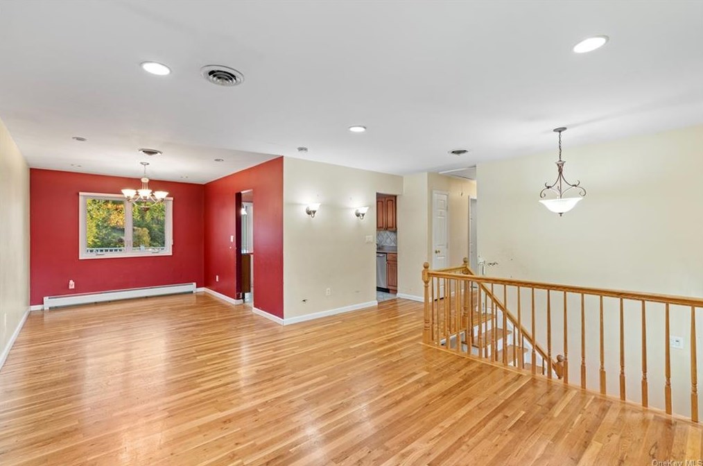 4 Wayne Ln, Tappan, NY 10983-1130