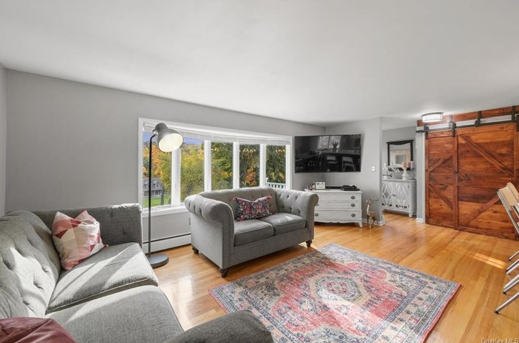 290 Candlestick Hill Rd, Newburgh NY  12550-1001 exterior