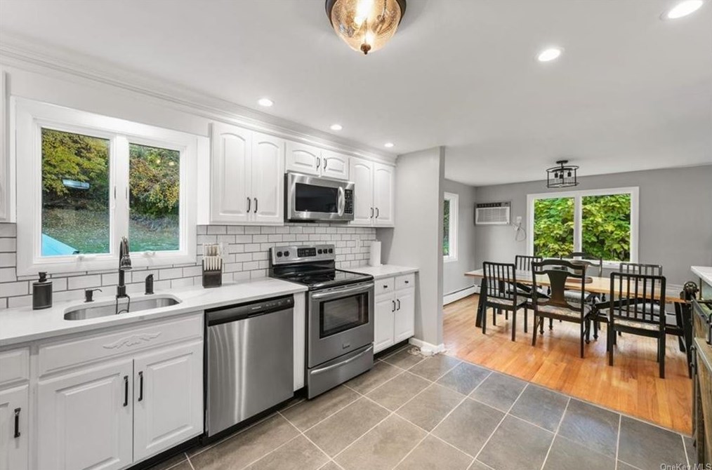 290 Candlestick Hill Rd, Newburgh NY  12550-1001 exterior