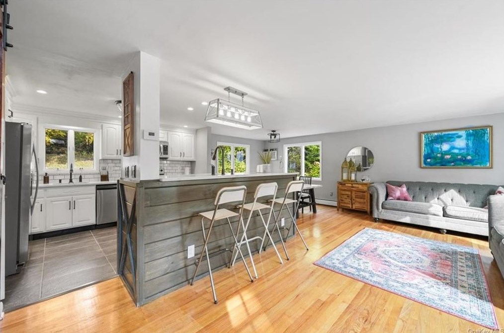 290 Candlestick Hill Rd, Newburgh NY  12550-1001 exterior