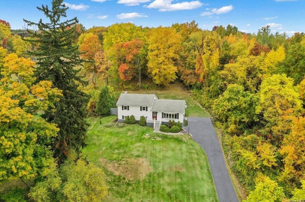 290 Candlestick Hill Rd, Newburgh, NY 12550-1001