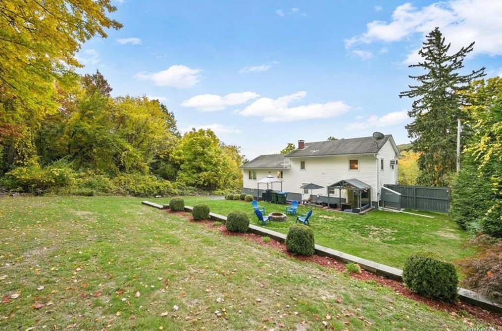 290 Candlestick Hill Rd, Newburgh NY  12550-1001 exterior