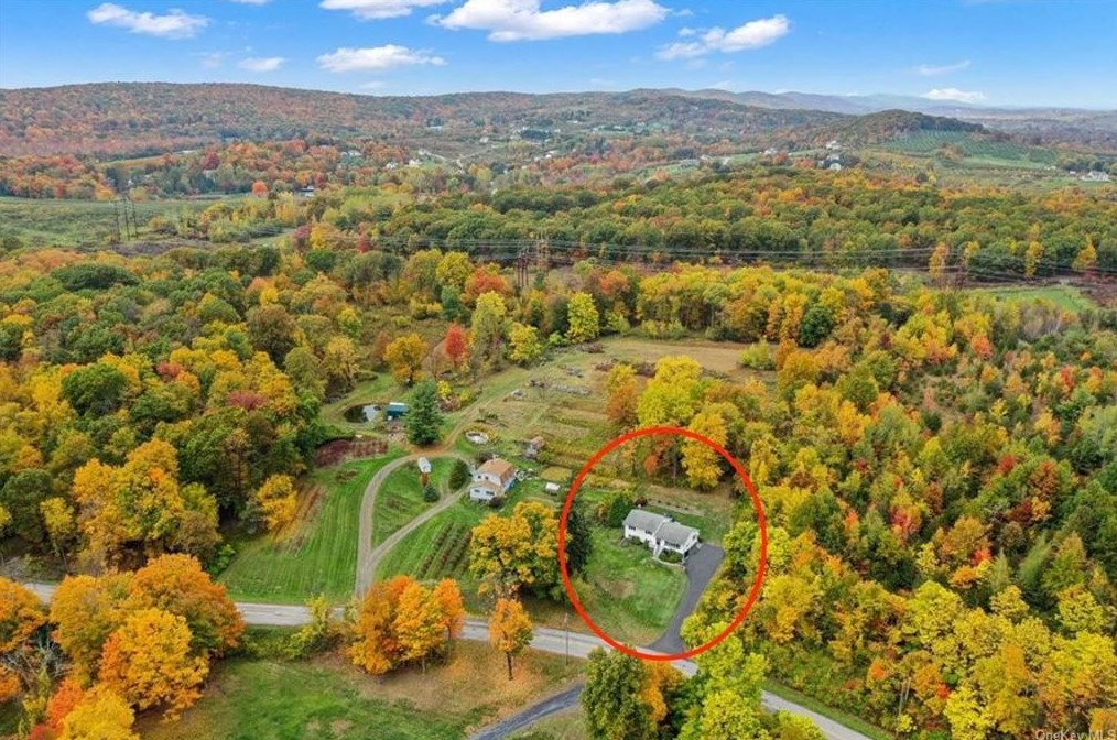 290 Candlestick Hill Rd, Newburgh NY  12550-1001 exterior