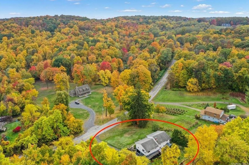 290 Candlestick Hill Rd, Newburgh NY  12550-1001 exterior