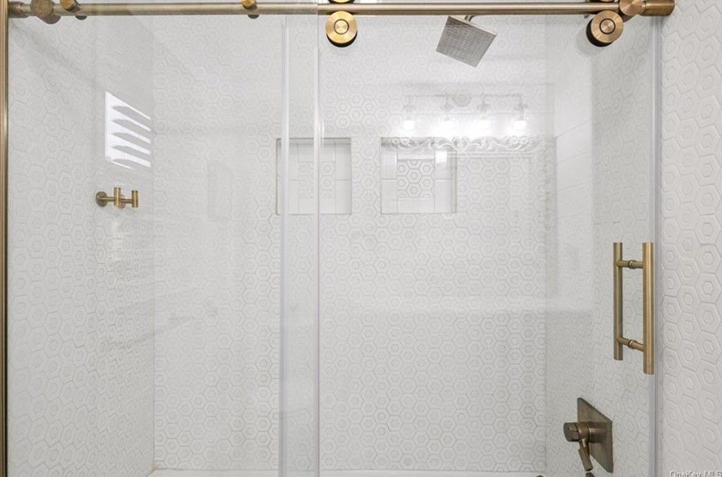 290 Candlestick Hill Rd, Newburgh NY  12550-1001 exterior