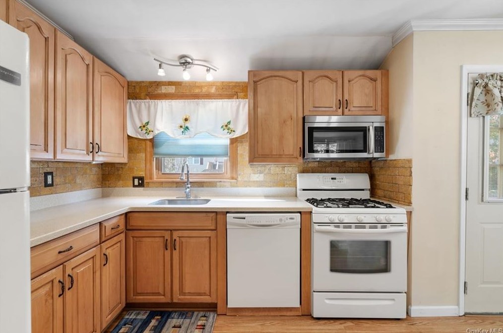 21 Alfred Pl, Walden NY  12586-1334 exterior