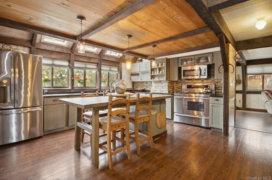 20 Woodland Terrace Ct, Kent Lakes NY  10512-3601 exterior