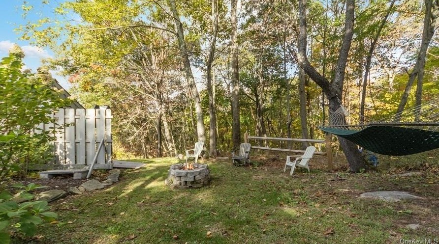 20 Woodland Terrace Ct, Kent Lakes NY  10512-3601 exterior