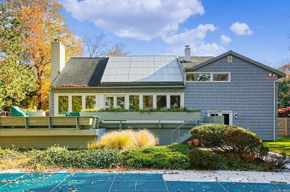 10 Pinebrook Dr, White Plains, NY 10605