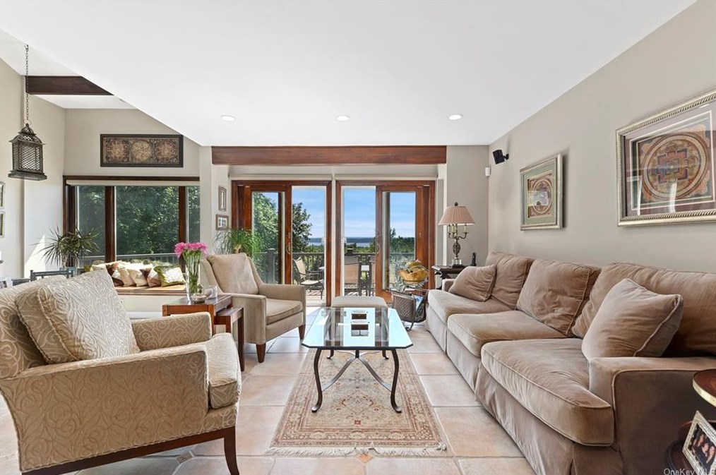 500 High Cliffe Ln, North Tarrytown, NY 10591-5202