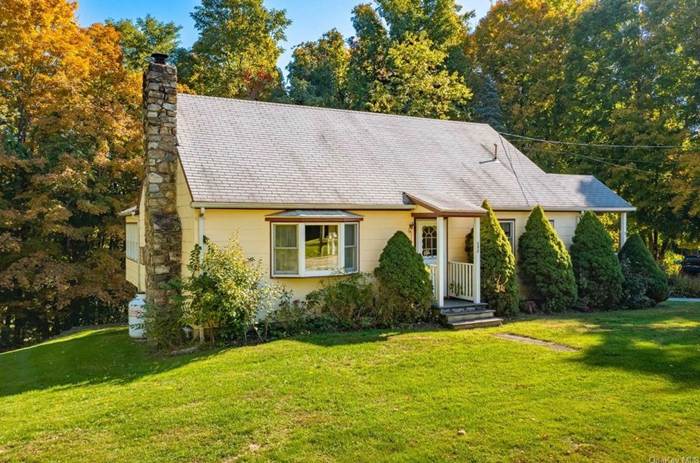 392 Cornwall Hill Rd, Patterson, NY 12563
