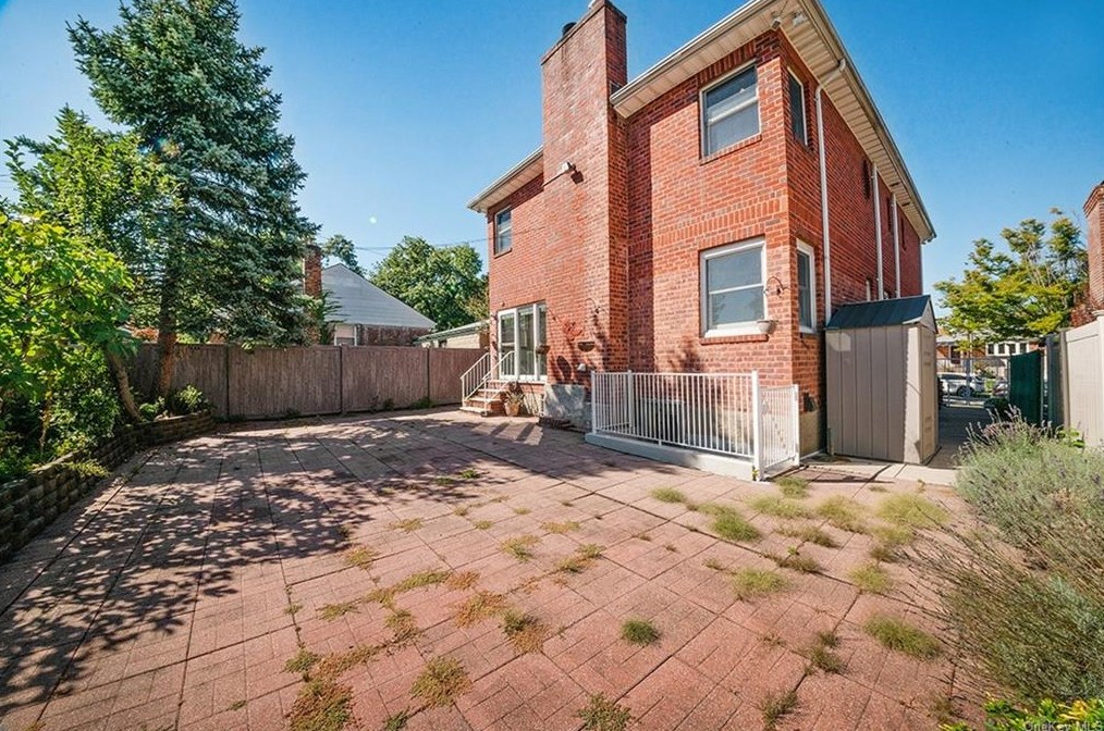 28-19 157th St, Flushing, NY 11354-1320