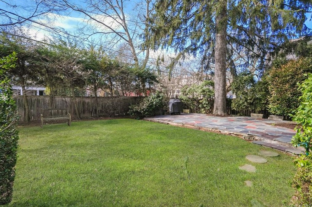 46 Concord Ave, Larchmont NY  10538-2928 exterior