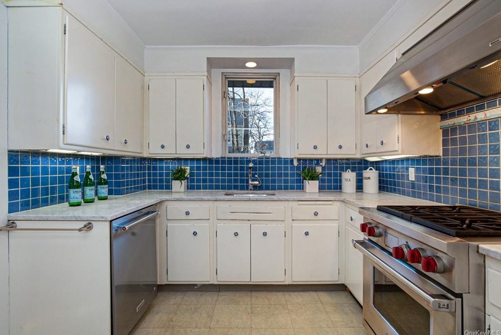 46 Concord Ave, Larchmont NY  10538-2928 exterior