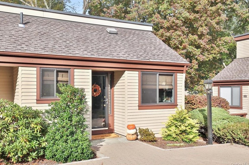 4 Heritage Hills Dr #c, Somers Town, NY 10589