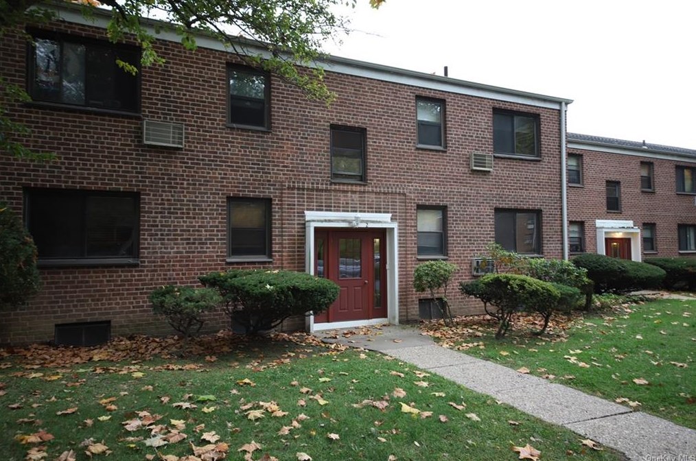 2 Lawrence Dr #a, White Plains, NY 10603