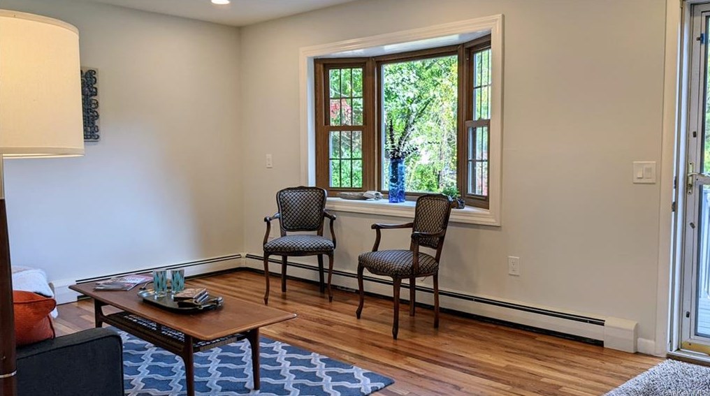 5 Crest Ct, East Fishkill NY  12533-5059 exterior