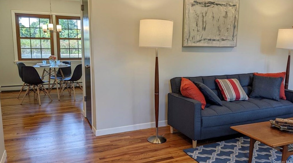 5 Crest Ct, East Fishkill NY  12533-5059 exterior