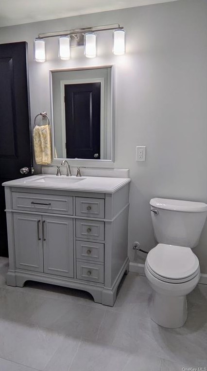 5 Crest Ct, East Fishkill NY  12533-5059 exterior