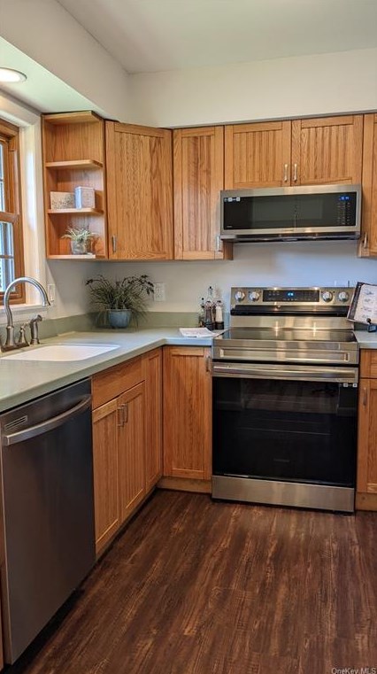 5 Crest Ct, East Fishkill NY  12533-5059 exterior