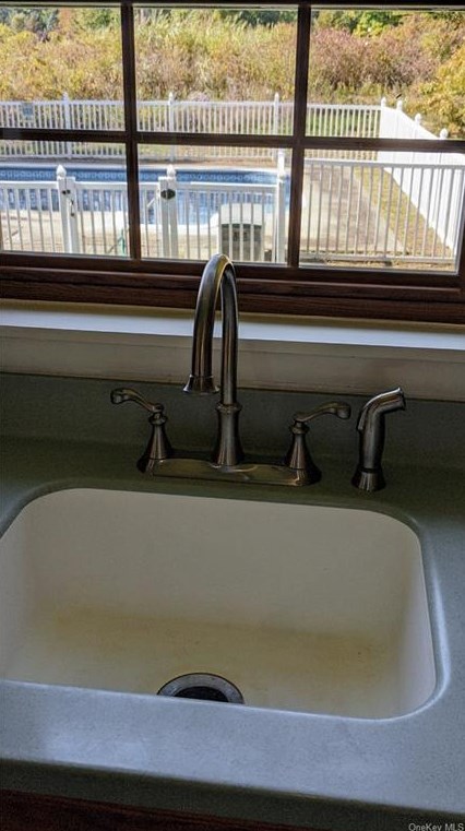 5 Crest Ct, East Fishkill NY  12533-5059 exterior