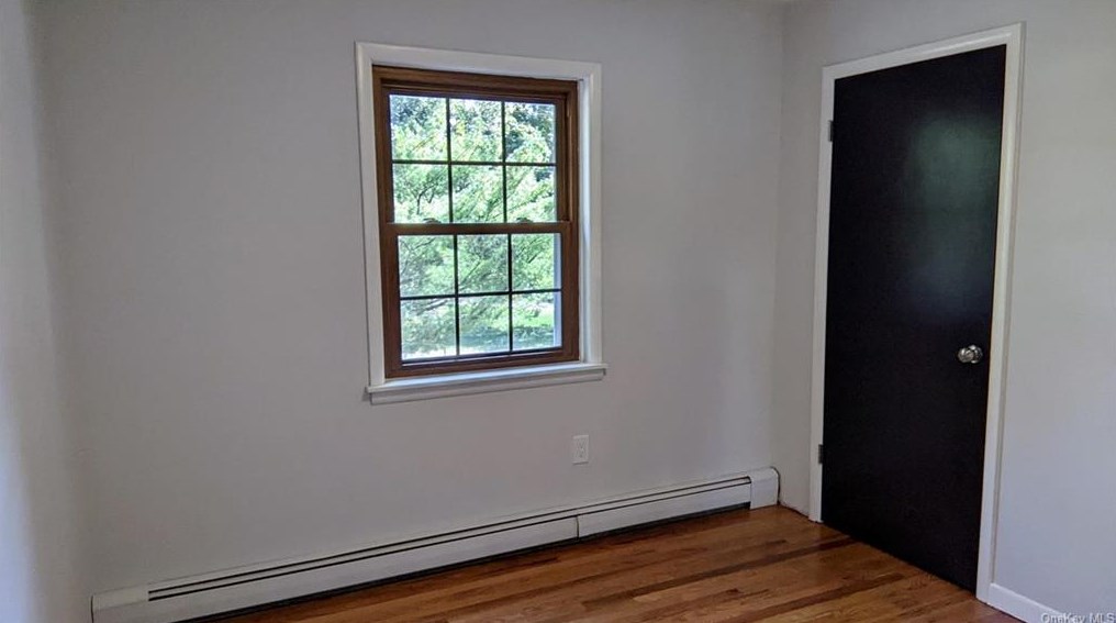 5 Crest Ct, East Fishkill NY  12533-5059 exterior